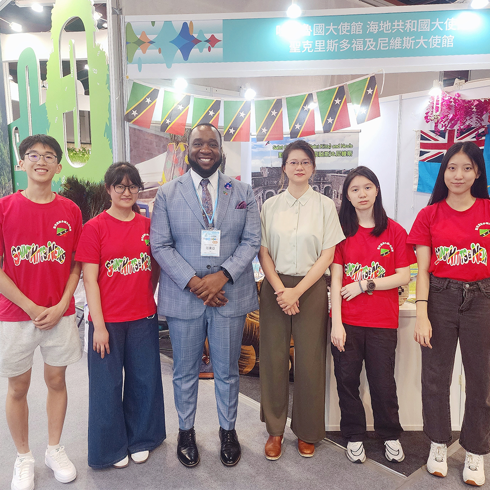 聖克里斯多福及尼維斯大使館志工.jpg